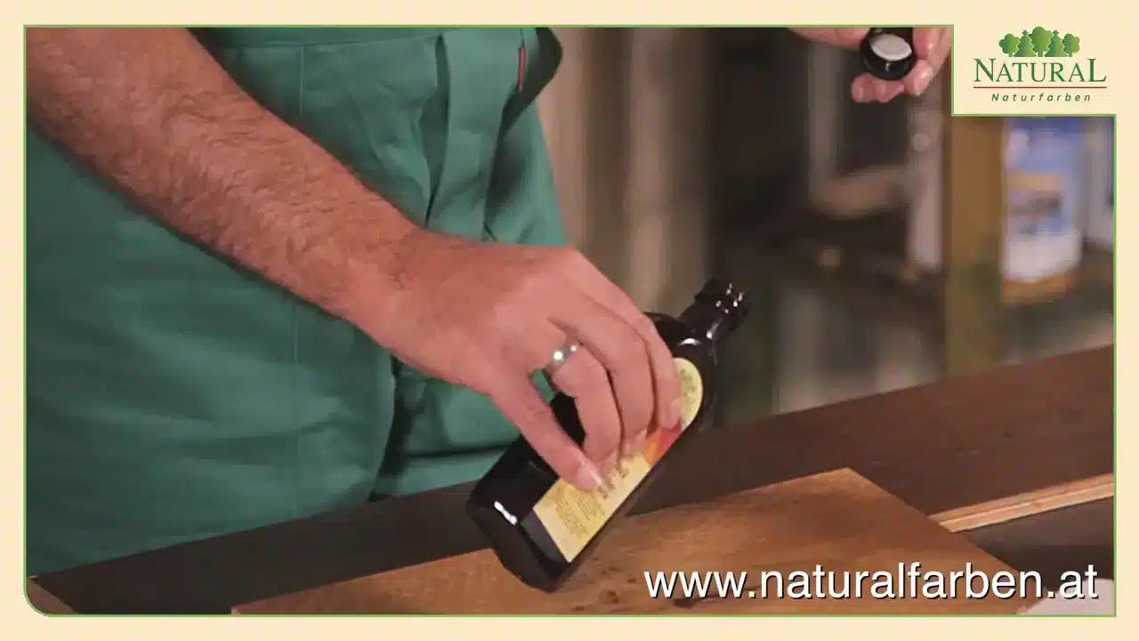 Video: Parkett ölen mit Natural Pflegewachsöl Natural Naturfarben parkett oelen mit natural pflegewachsoel - Natural Naturfarben