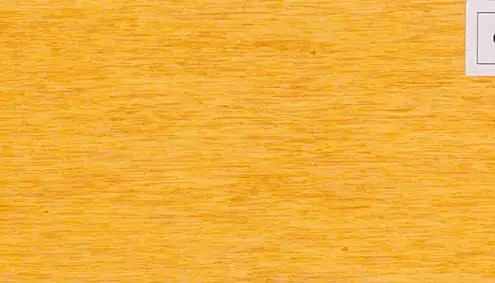 Holzlasur Classic – Farbton Goldgelb Beispielbild des Farbtons Goldgelb der Natural Holzlasur Classic